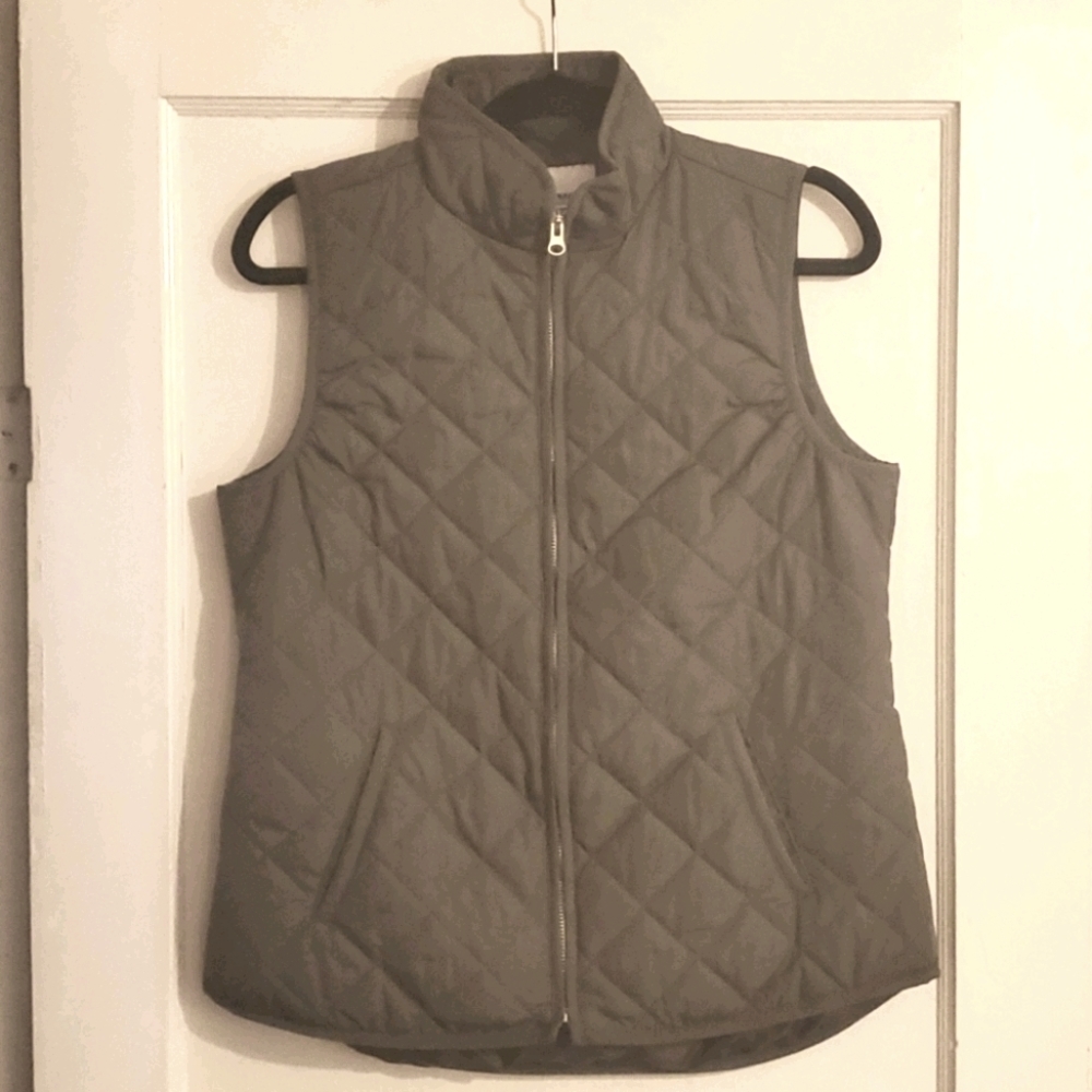 Old Navy Army Green Quilted Vest!!! EUC!!